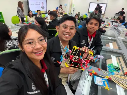 A selfie with a cube build in the Philippines