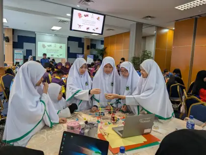 Girls building together