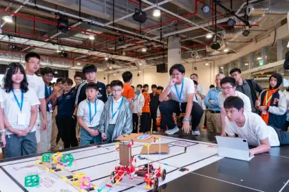 Judges and students around the course mat