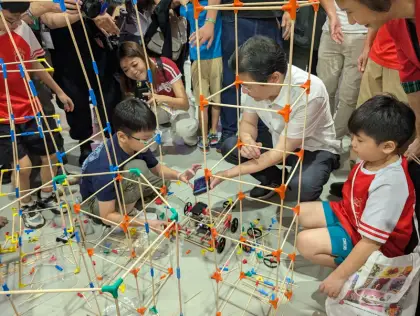 PM Lawrence Wong builds with the kids at the CDAC event