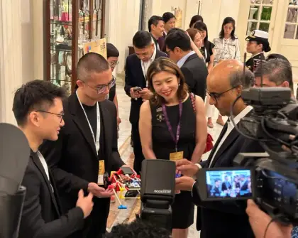 President Tharman tries a robot