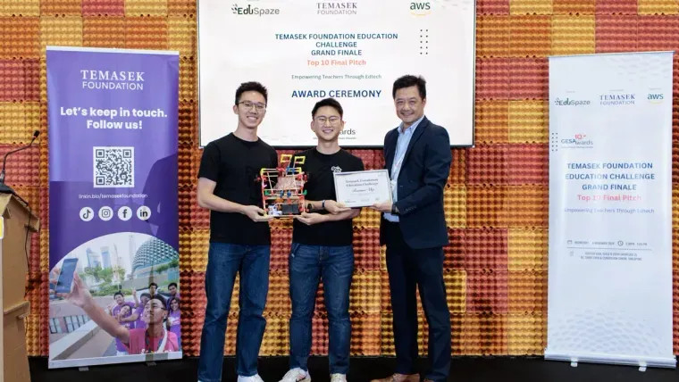 Stick ’Em receiving the Temasek Foundation award